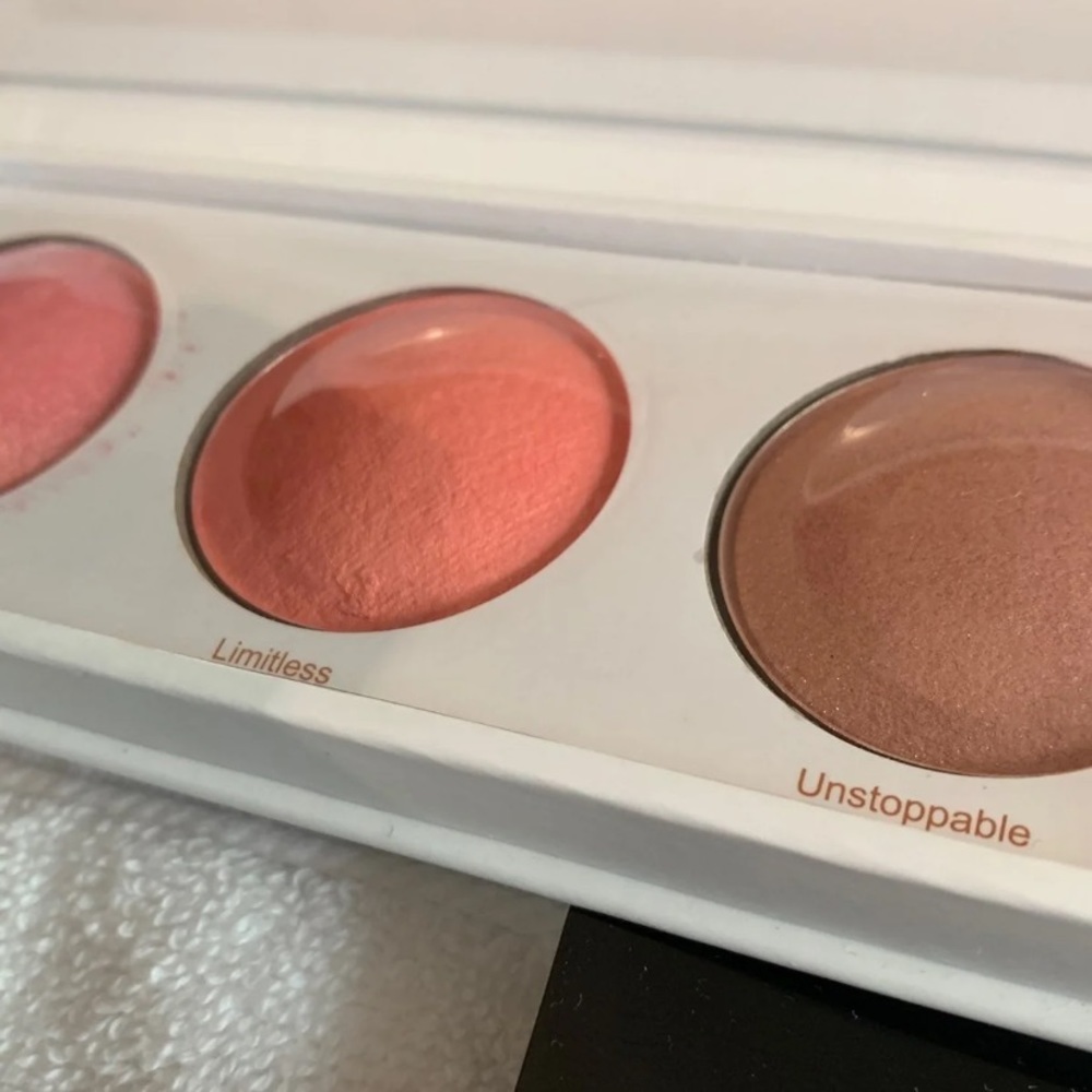 SOLD ❌ Makeup Bundle! - Picture 4 of 7